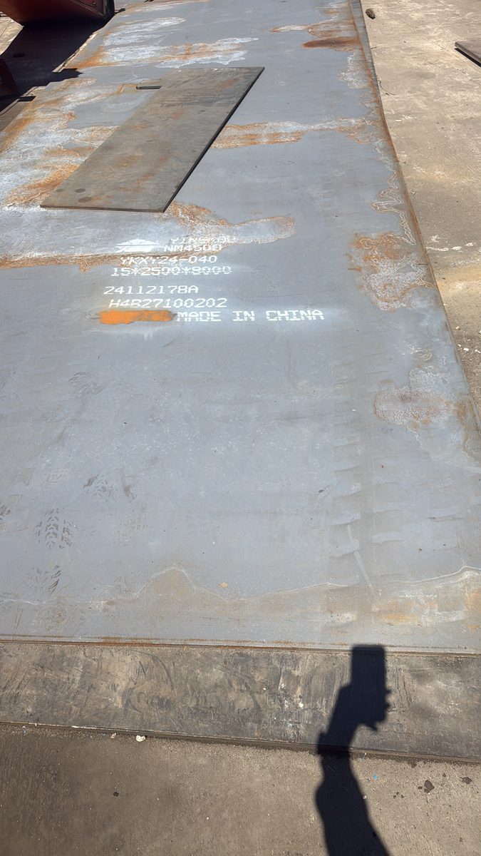 Yingkou Çin NM450 sertlik sacı, döküm numarası ile etiketli